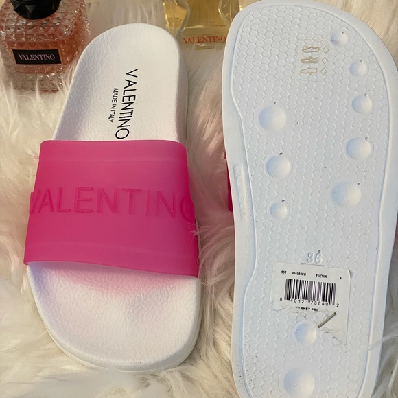 ❗️SOLD❗️Valentino slides - Picture 4 of 5